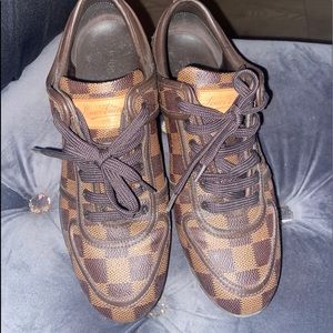 LV SNEAKERS